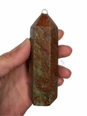 Red and Green Point Crystal Tower Decorative Home Accent stone